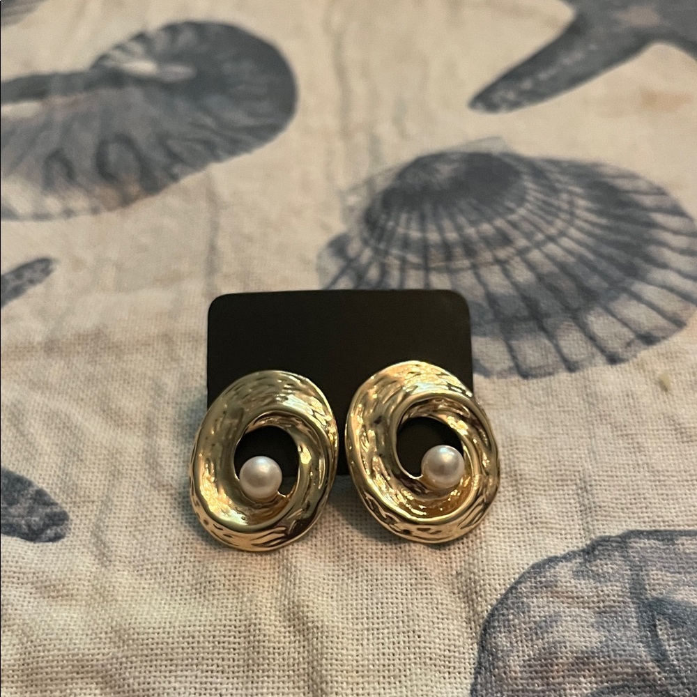 Elegant Gold and Pearl Earrings brand new never worn gold plate